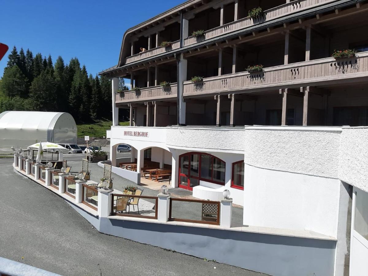 Hotel Berghof Sonnenalpe Nassfeld Exterior photo