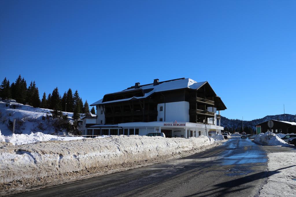 Hotel Berghof Sonnenalpe Nassfeld Exterior photo